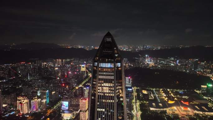 深圳地标晚加班平安金融中心夜景近距离环绕