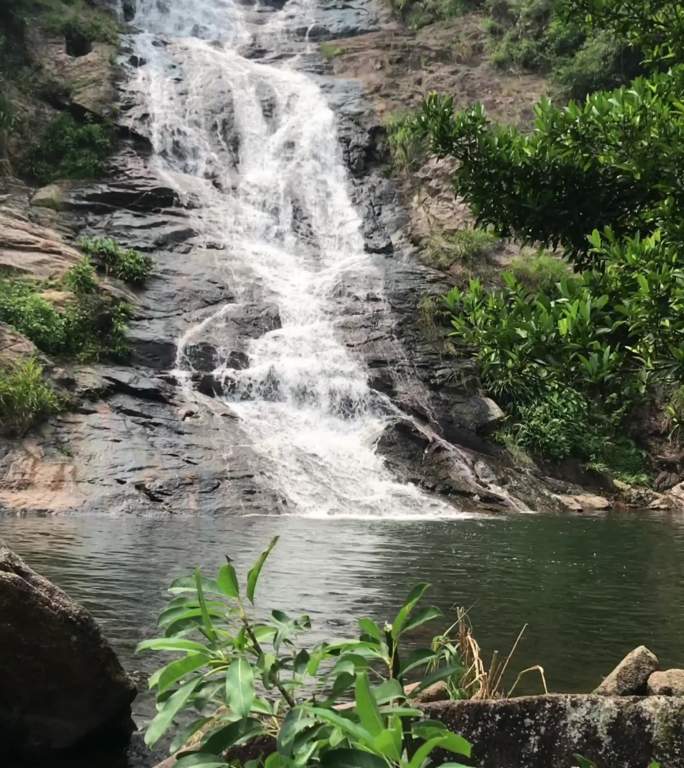 马峦山流水瀑布