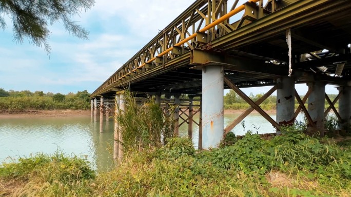 钢结构废弃大桥