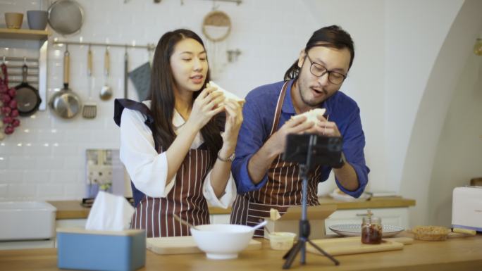 亚洲夫妇vlog现场流媒体制作厨房三明治