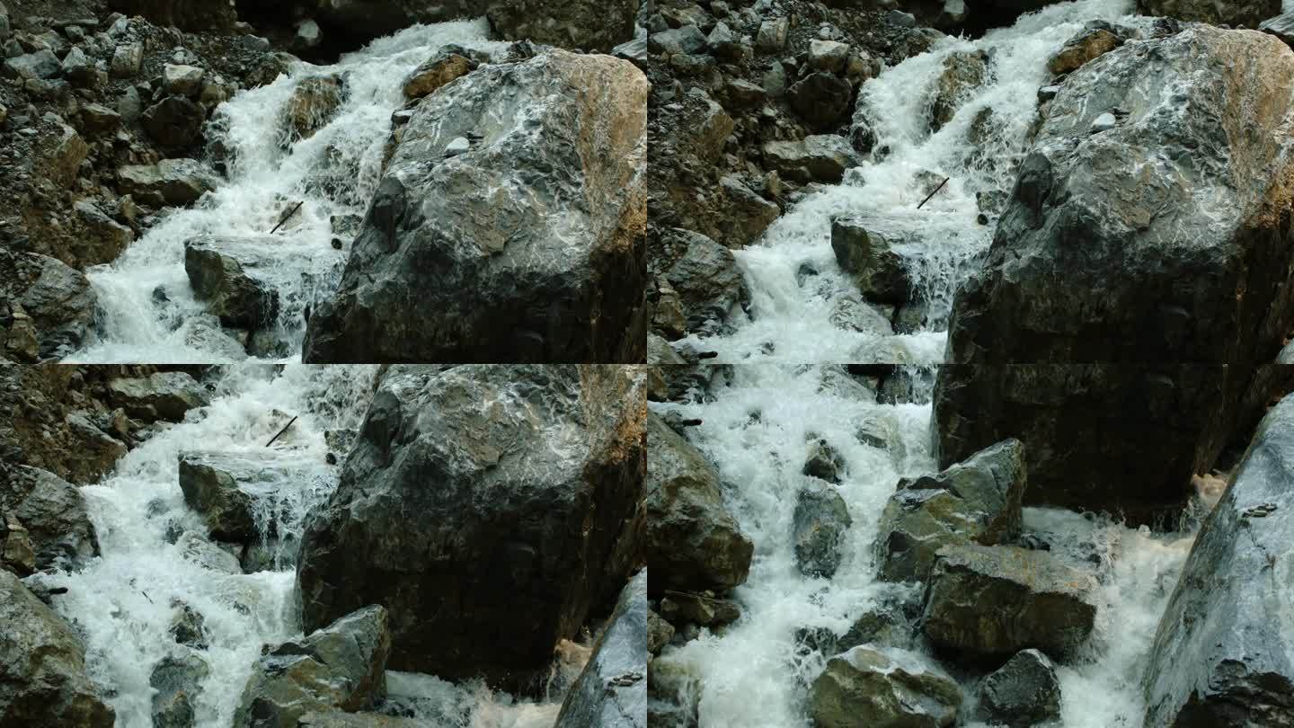 石道奔腾的河水