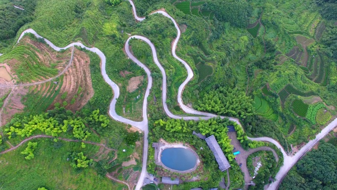 乡村盘山公路航拍