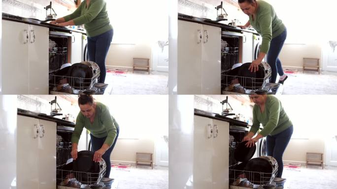 女洗碗机收纳晾干