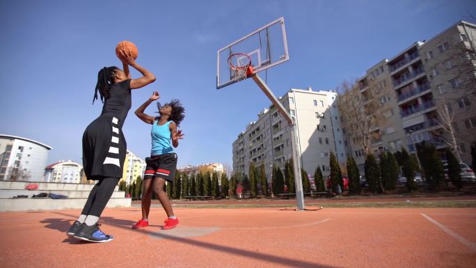 一对一篮球大学课外活动青春活力体育项目