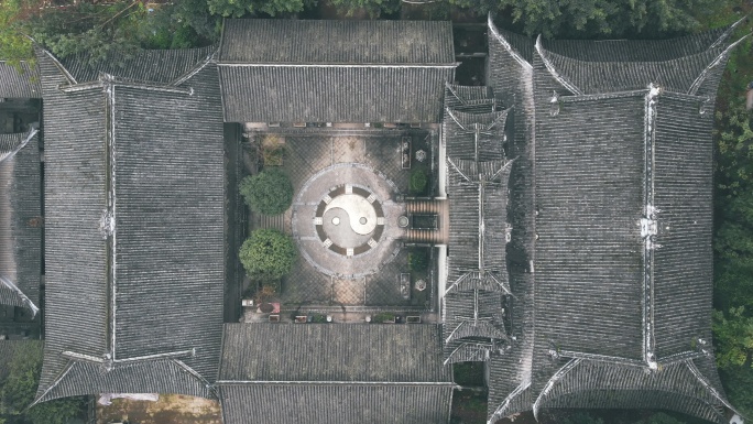 寺庙鸟瞰图和阴阳符号