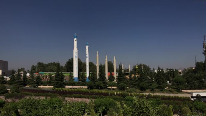伊朗德黑兰公共公园内伊朗军用火箭的复制品