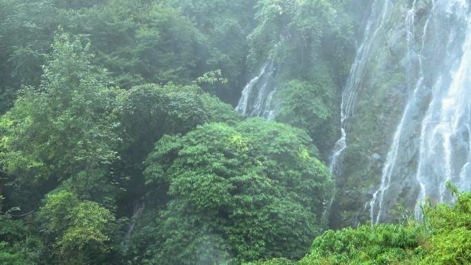 三段贵州六盘水滴水岩瀑布风景风光