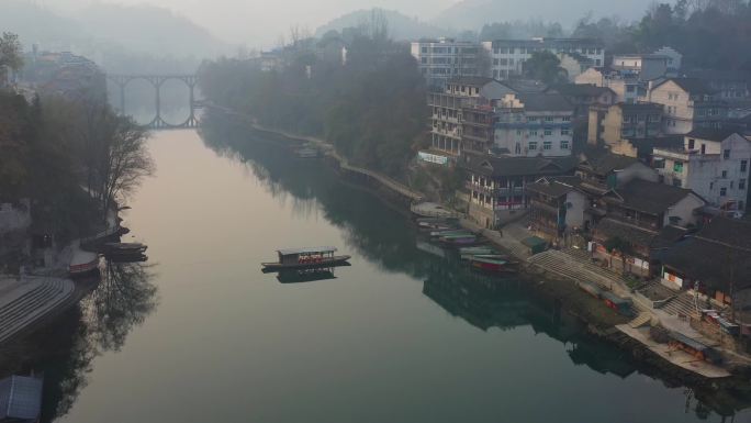 航拍清晨的湘西茶峒古镇（边城）风景