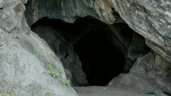 山洞矿洞岩石