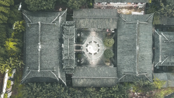 寺庙鸟瞰图和阴阳符号