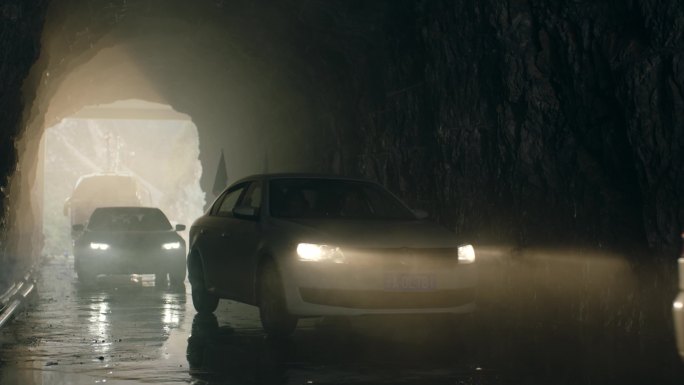 过隧道的汽车