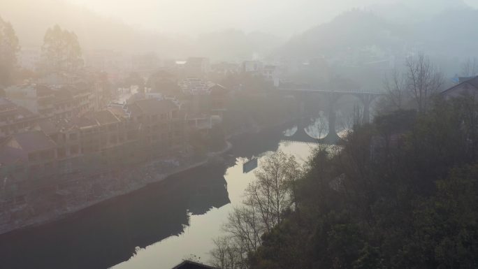 航拍清晨的湘西茶峒古镇（边城）风景