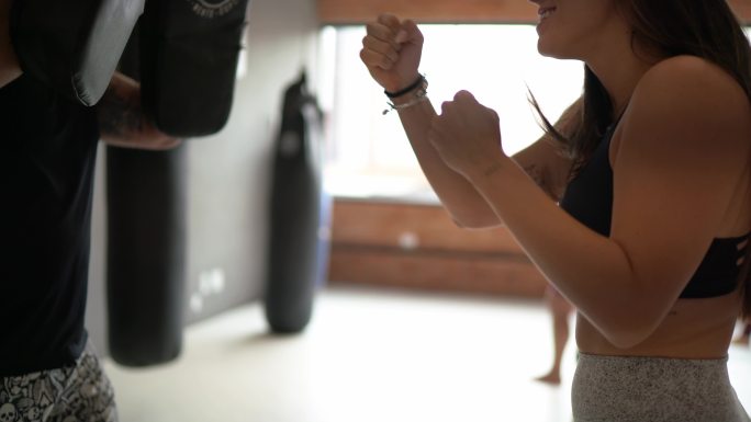 女子拳击训练与健身教练