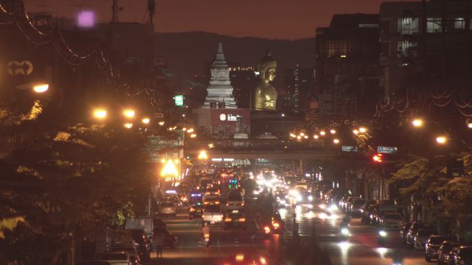 傍晚日落，泰国曼谷的大佛像。