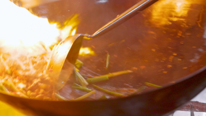 餐厅烹饪大厨爆炒