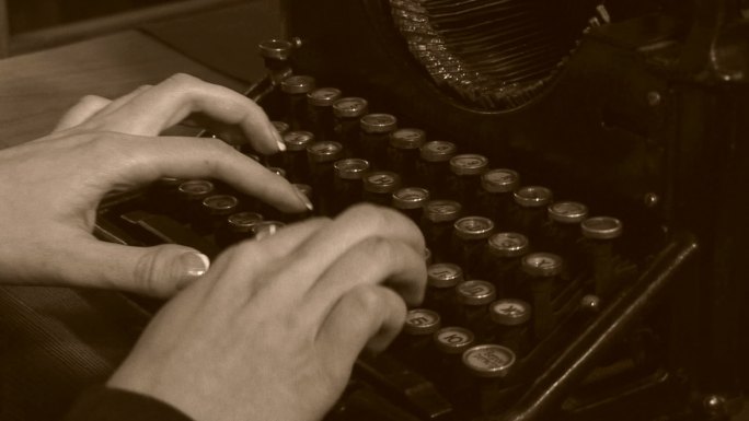 特写-非常旧的打字机