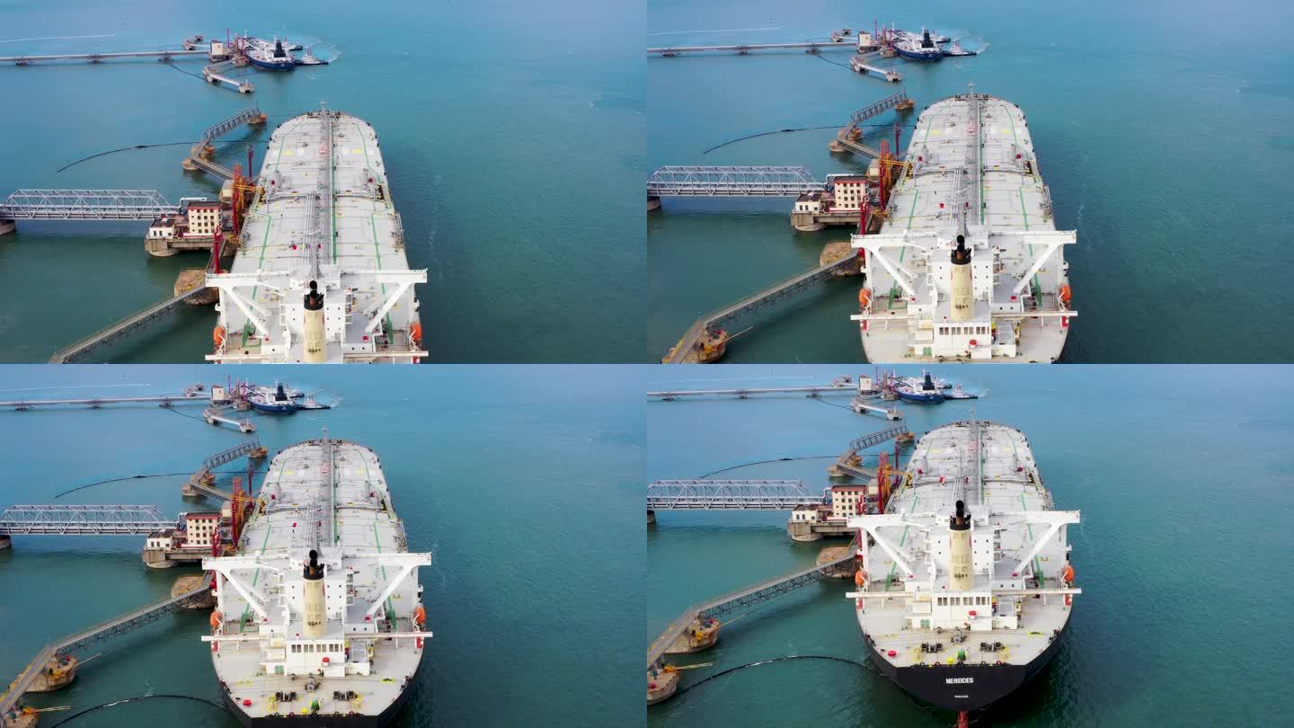 石油码头和万吨油轮