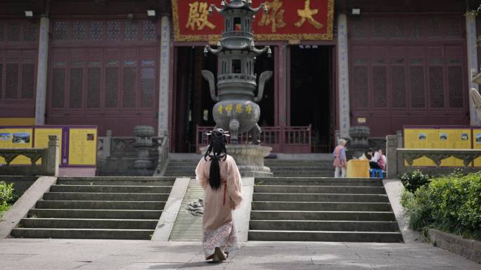 古代女子去佛寺