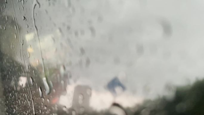 车窗外下雨实拍4K意境视频