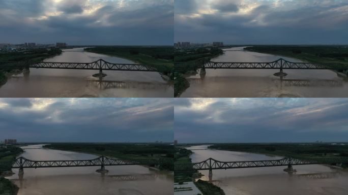 山东济南：泺口百年铁路桥云彩美景