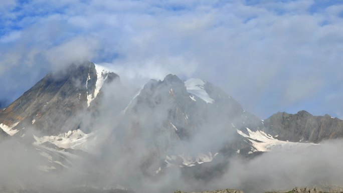 四川甘孜丹巴县主峰夏羌拉雪山