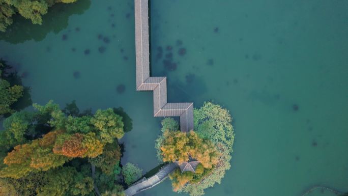 航拍杭州西湖景区浴鹄湾 霁虹桥