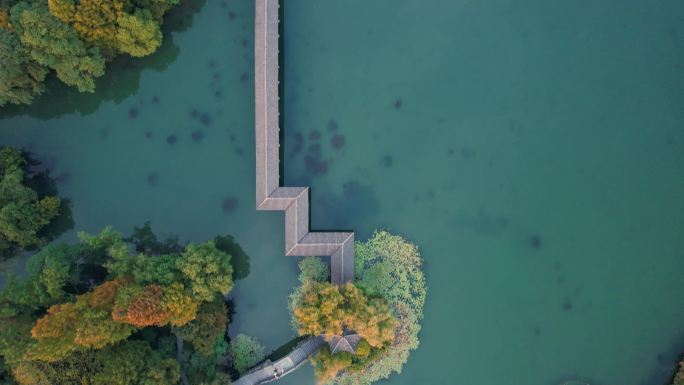 航拍杭州西湖景区浴鹄湾 霁虹桥