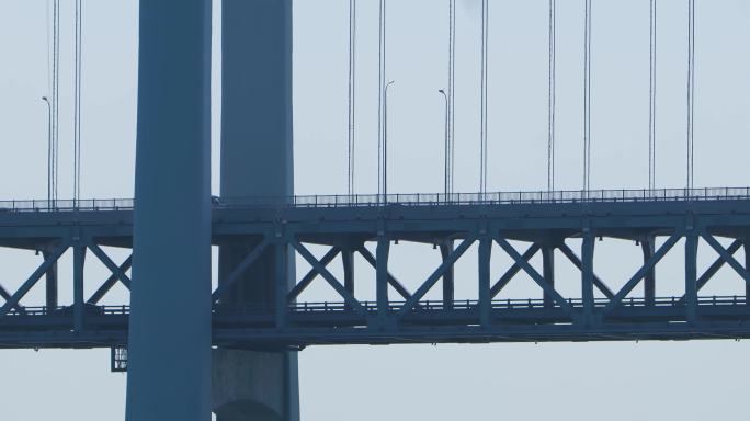 跨海大桥上行车