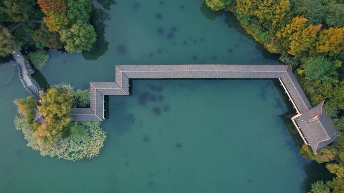 航拍杭州西湖景区浴鹄湾 霁虹桥