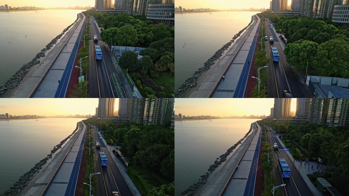滨江的清晨洒水车 初升的太阳