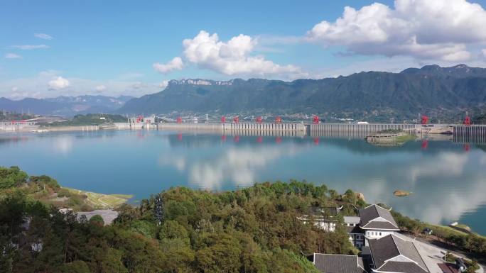 航拍三峡大坝秋日美景