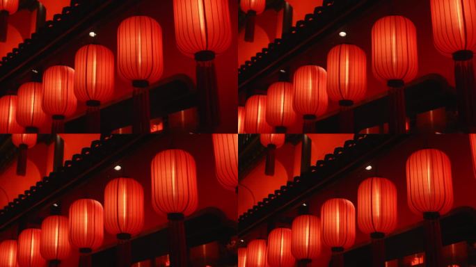 夜晚屋檐下一排红灯笼