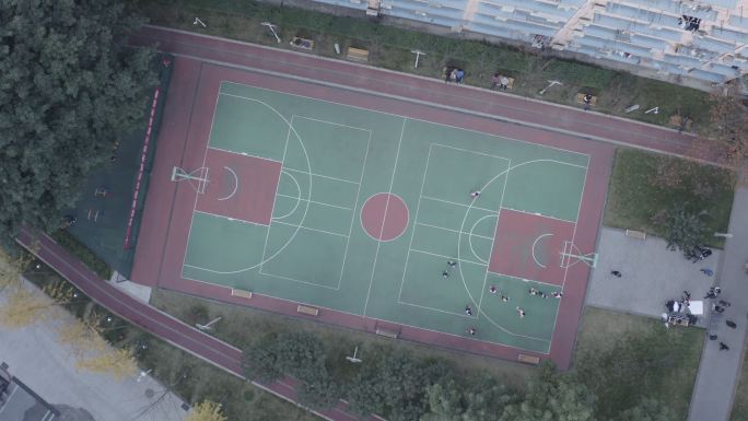 航拍篮球场打篮球4k源素材