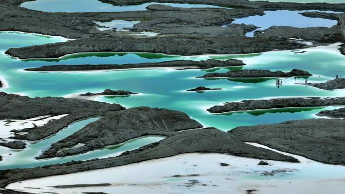 4K航拍 迷人的翡翠湖