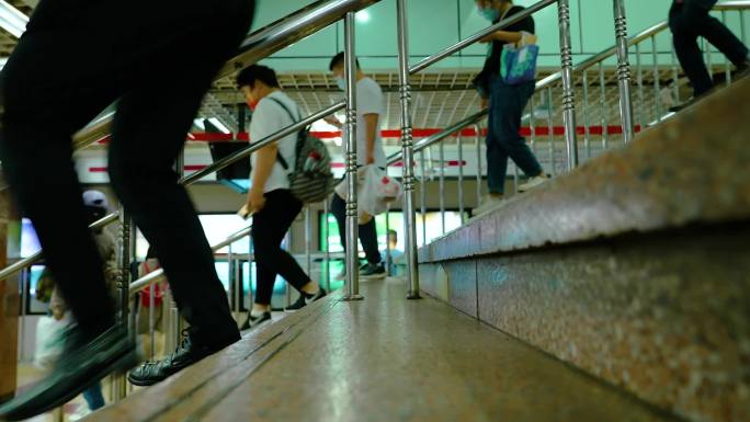 城市宣传地铁交通空境上下班高峰人潮涌动
