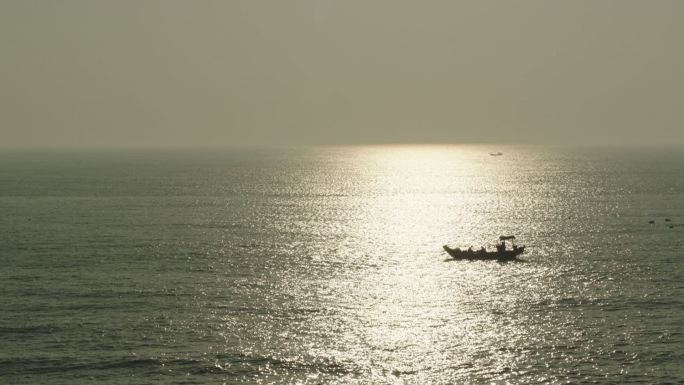 大海 海洋 海水 阳光 海面  船 航行