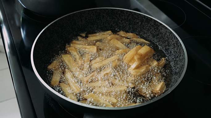 法式煎锅烹饪做饭油腻高血脂