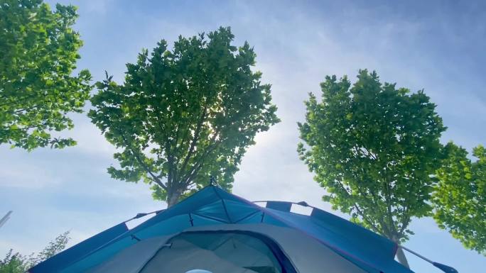 户外帐篷蓝天阳光