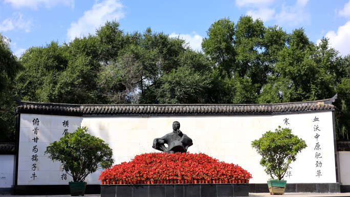 鲁迅公园鲁迅雕像延时摄影树叶