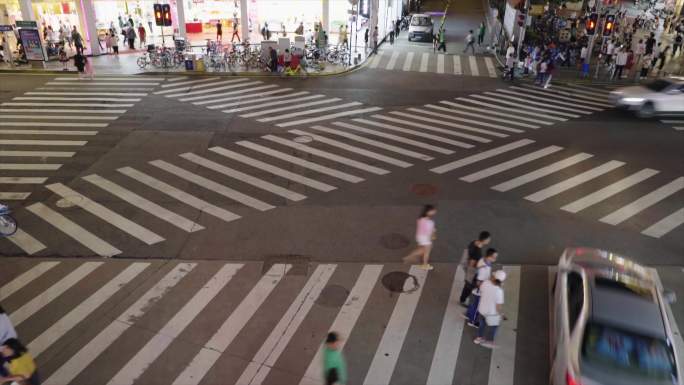 十字路口人流 厦门中华城城市里的车流人流