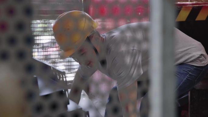 工地工人在工地上干活