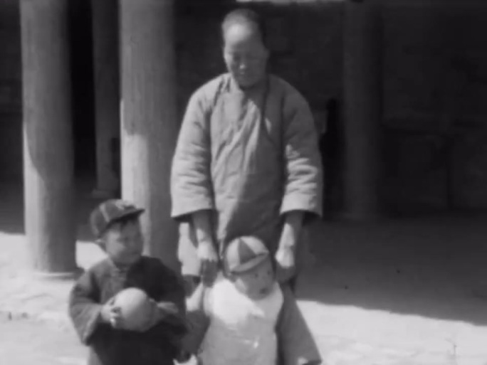 1933年北平游戏的一群孩子们