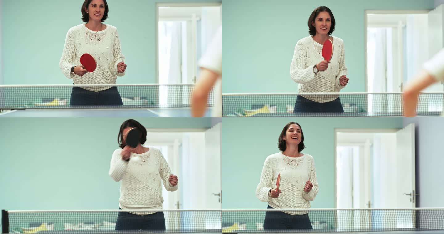 一名女子和她的儿子在家打乒乓球的4k视频片段
