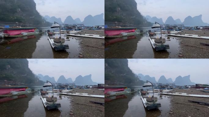 中国广西省兴平镇附近，鸬鹚渔民正在漓江上准备夜间捕鱼。