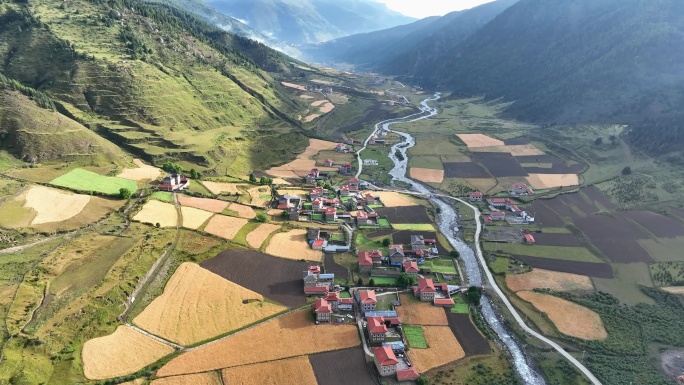 航拍四川甘孜上埕子村农田乡村秋景