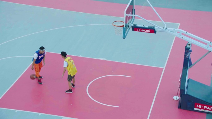 北京五棵松打篮球青春阳光男孩