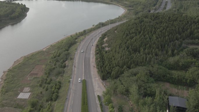 紫薇路车辆长清湖面夏天4k航拍