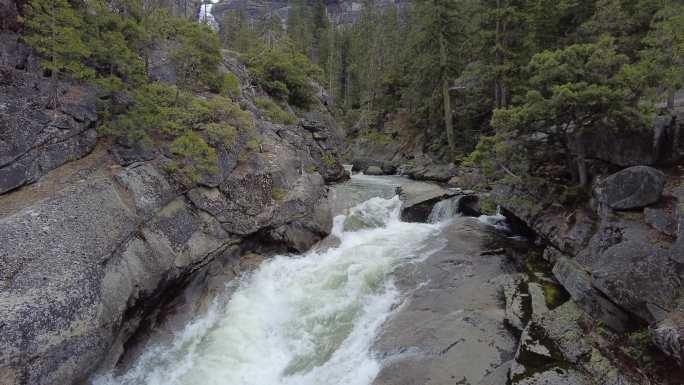 白浪急流溪流山泉河水河流自然山水奔腾翻滚