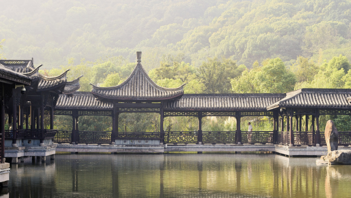 杭州湘湖风景区春天湘浦观鱼