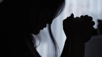 伤感抑郁的女人,人物剪影视频素材